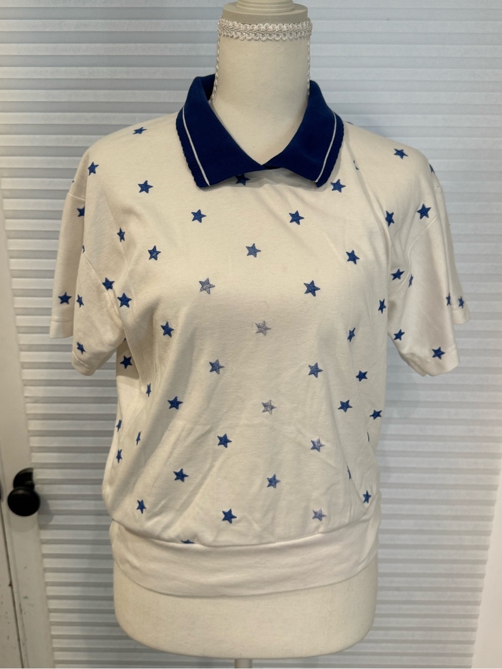 Vintage White Star-Print Polo Top with Navy Collar Size L runs more a S/M 0935